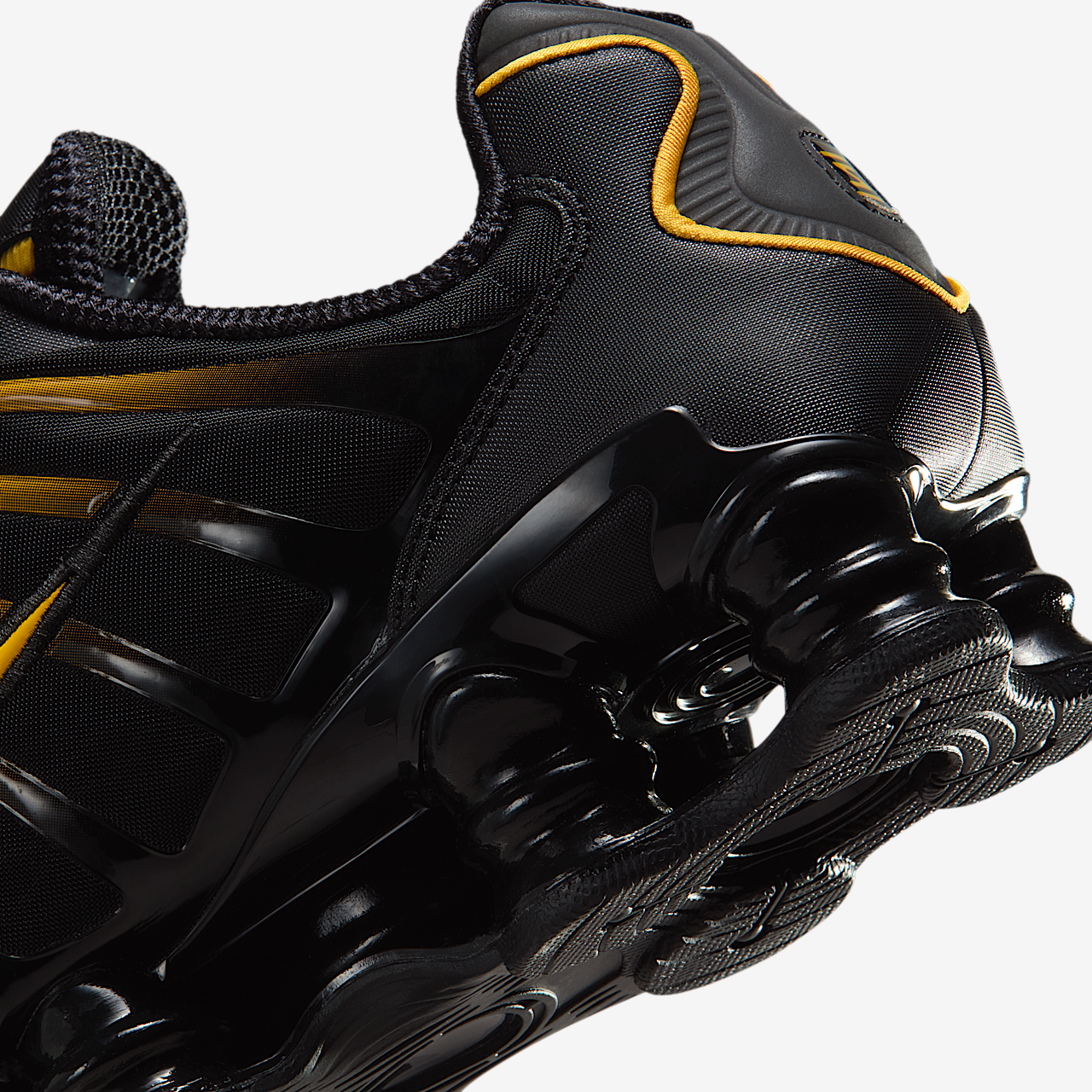 Nike Nike Shox sneaker Zwart/University Gold