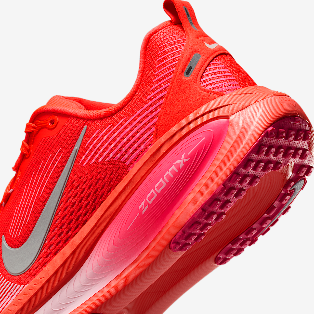Nike Vomero sneaker Bright Crimson/Hyper Pink/Pink Foam/Wit