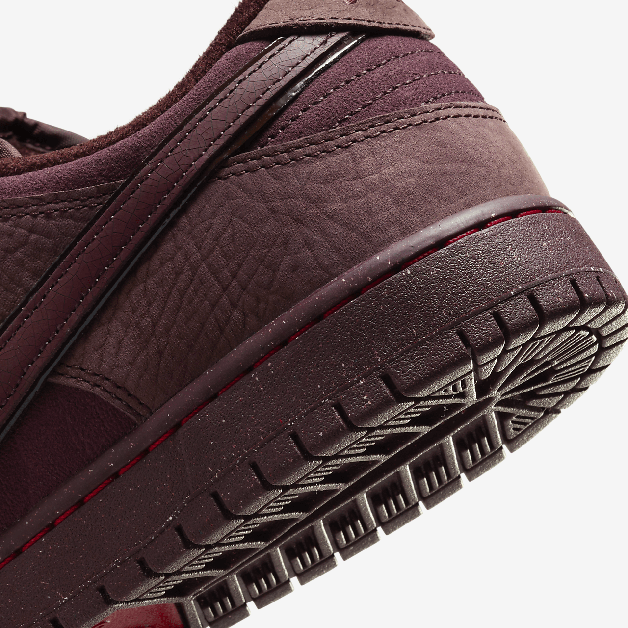 Nike Dunk Low sneaker Burgundy Crush/Earth/Dark Pony/Dark Team Red