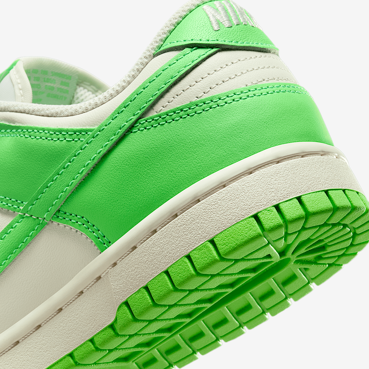 Nike Dunk Low sneaker Sail/Green Strike