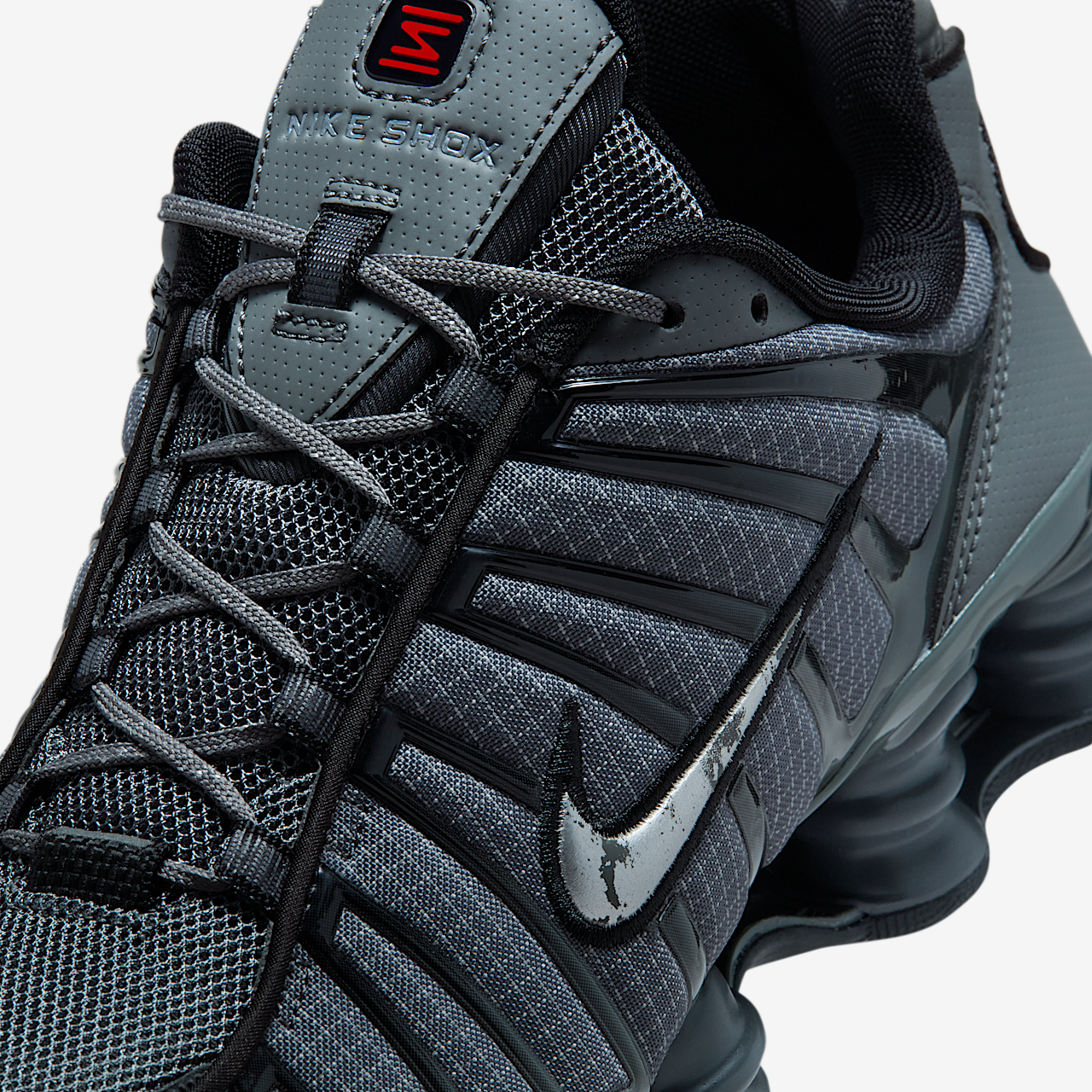 Nike Nike Shox sneaker Iron Grey/Zwart/Light Smoke Grey/Metallic Silver