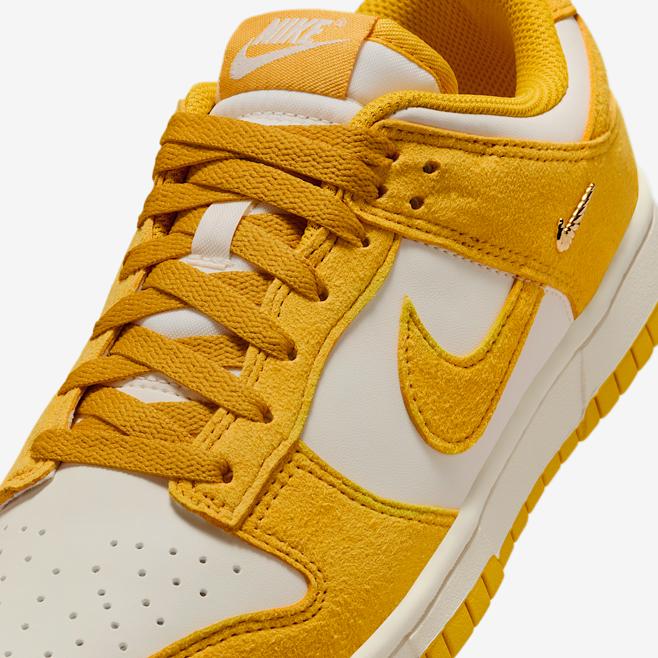 Nike Dunk Low sneaker Pale Ivory/Sail/Metallic Gold/Dark Sulfur