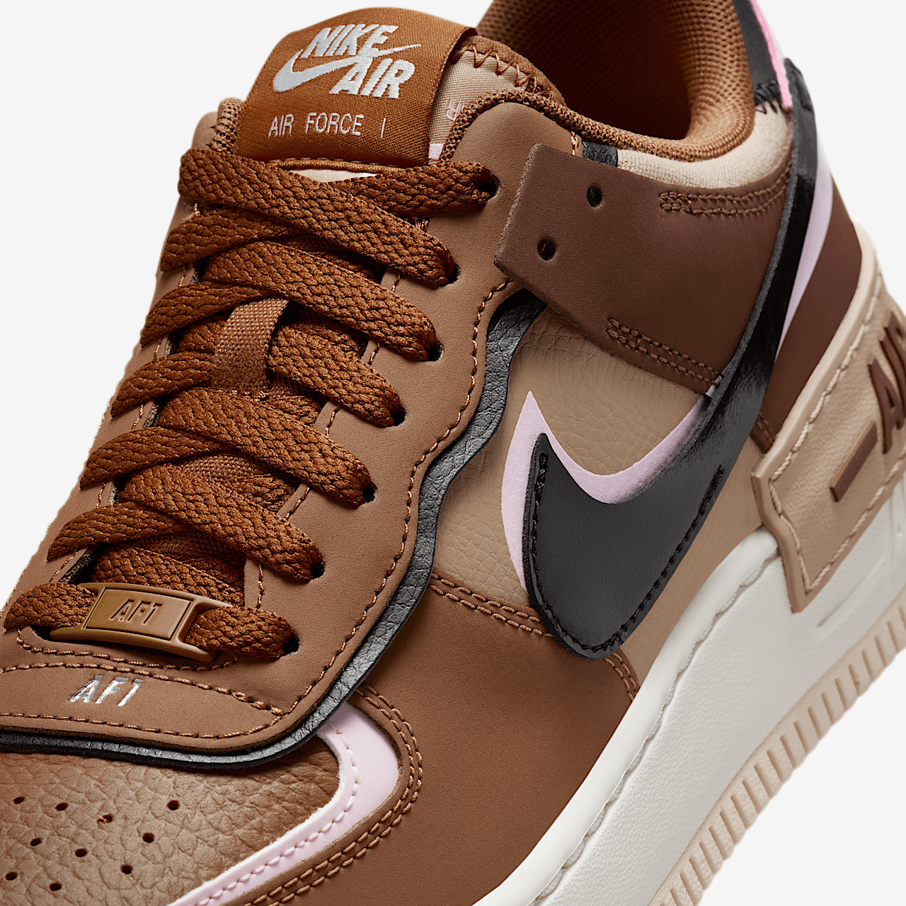 Nike Air Force 1 sneaker Light British Tan/Pink Foam/Hemp/Zwart