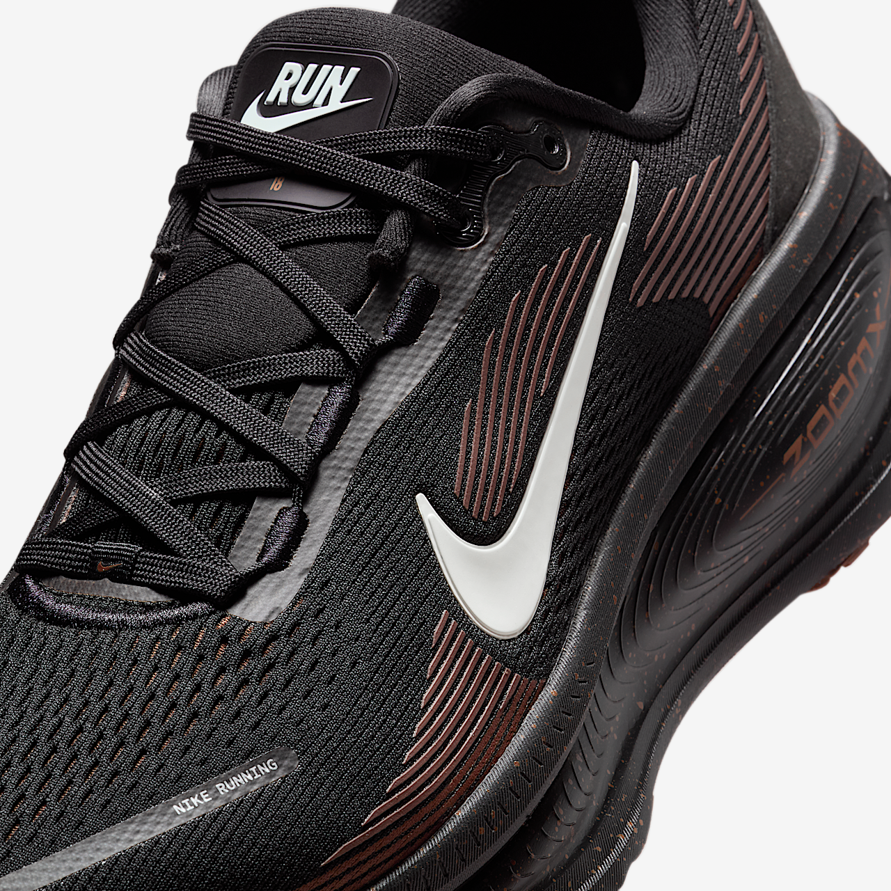 Nike Vomero sneaker Zwart/Velvet Brown/Desert Ochre/Ironstone