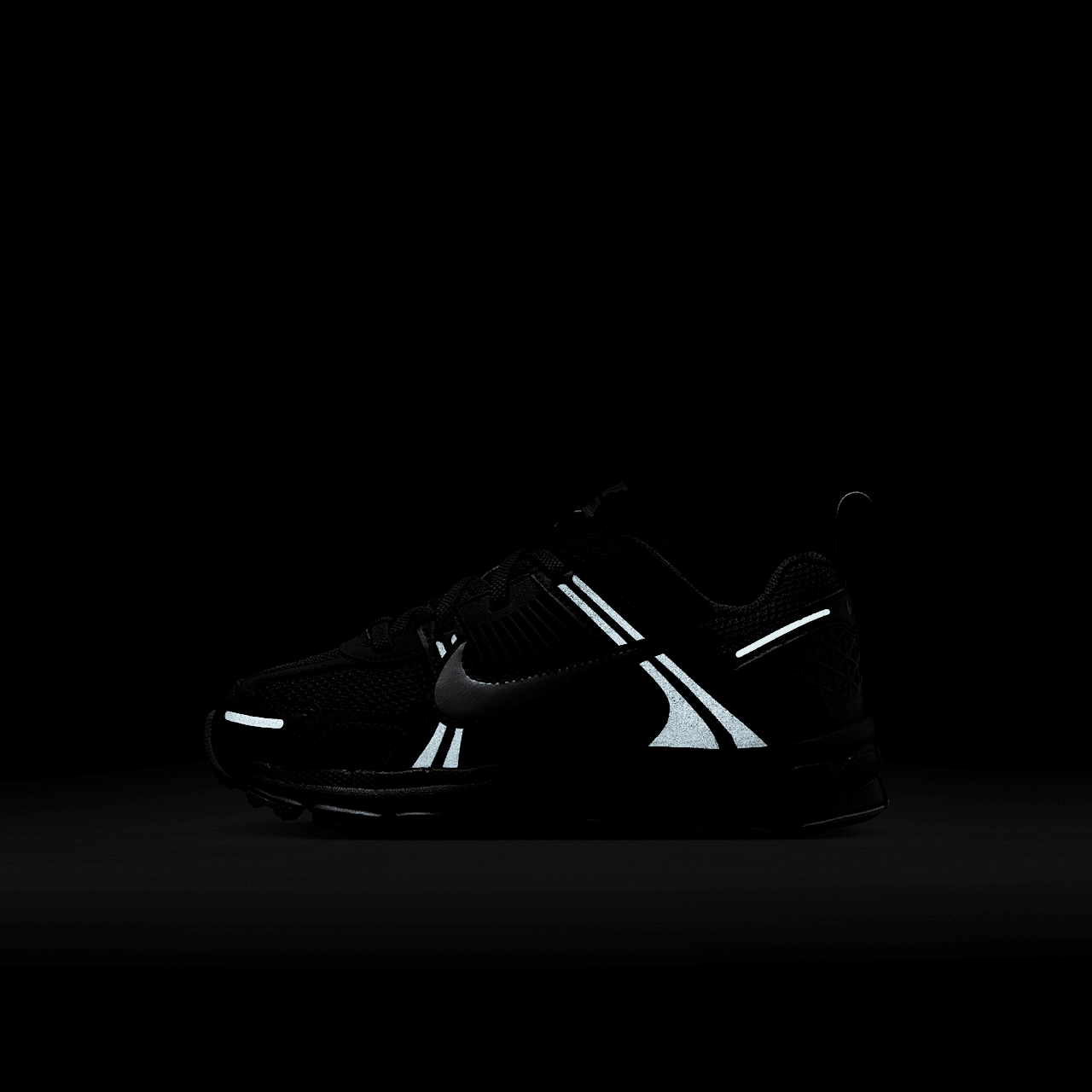 Nike Vomero sneaker Zwart/Anthracite/Pink Blast/Metallic Platinum