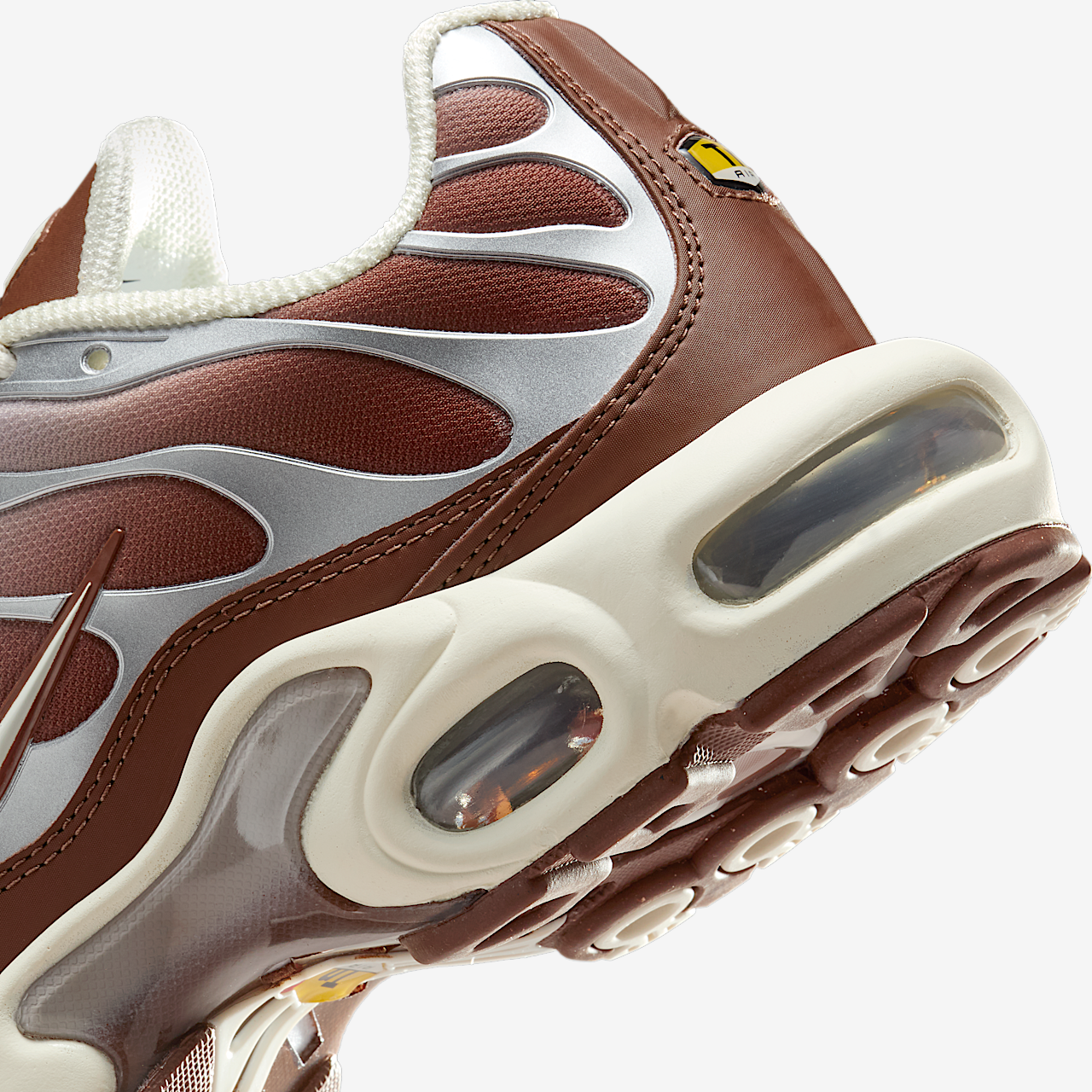 Nike Air Max Plus sneaker Fauna Brown/College Grey/Metallic Silver/Soft Pearl