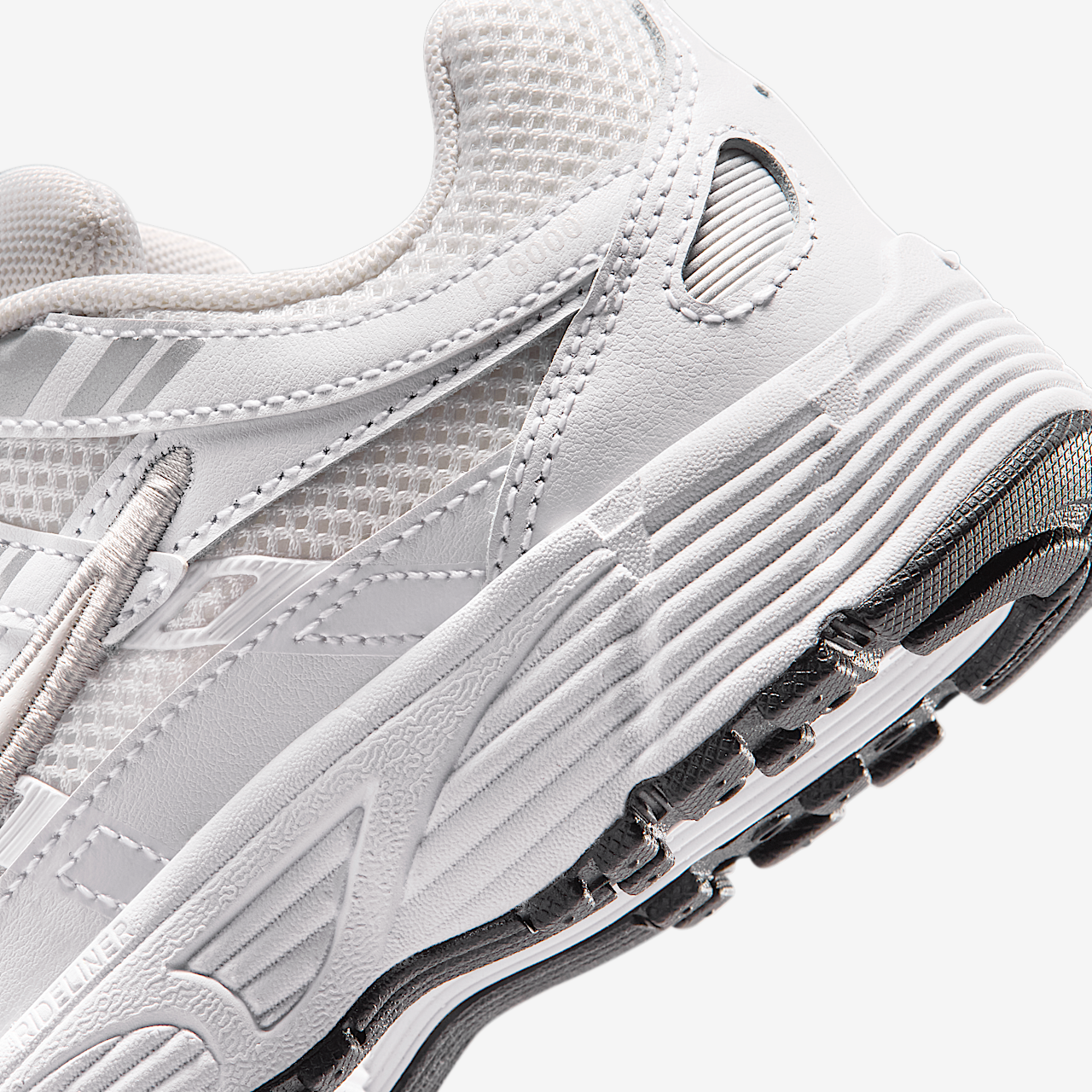 Nike P-6000 sneaker Platinum Tint/Wit/Metallic Silver/Platinum Tint