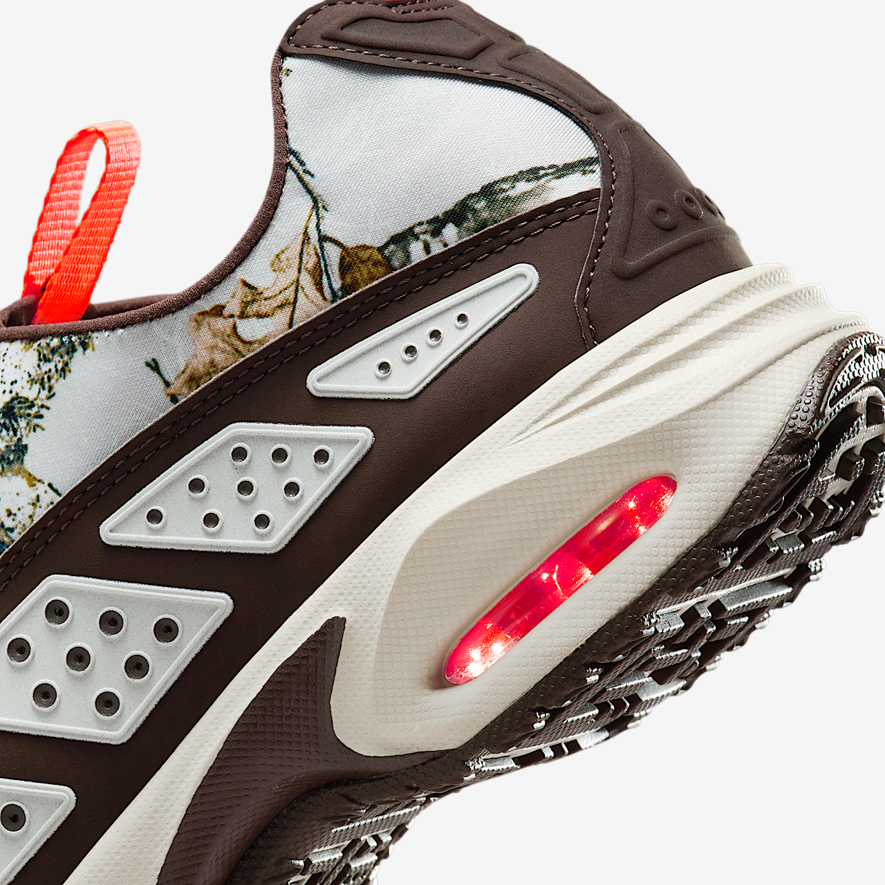Nike Air Max SNDR sneaker Light Orewood Brown/Baroque Brown/Hyper Crimson