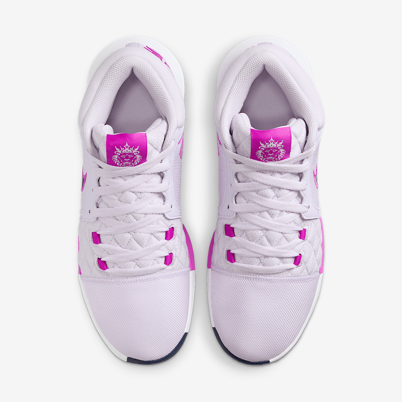 Nike LeBron sneaker Barely Grape/Hyper Violet/Light Bone/Obsidian