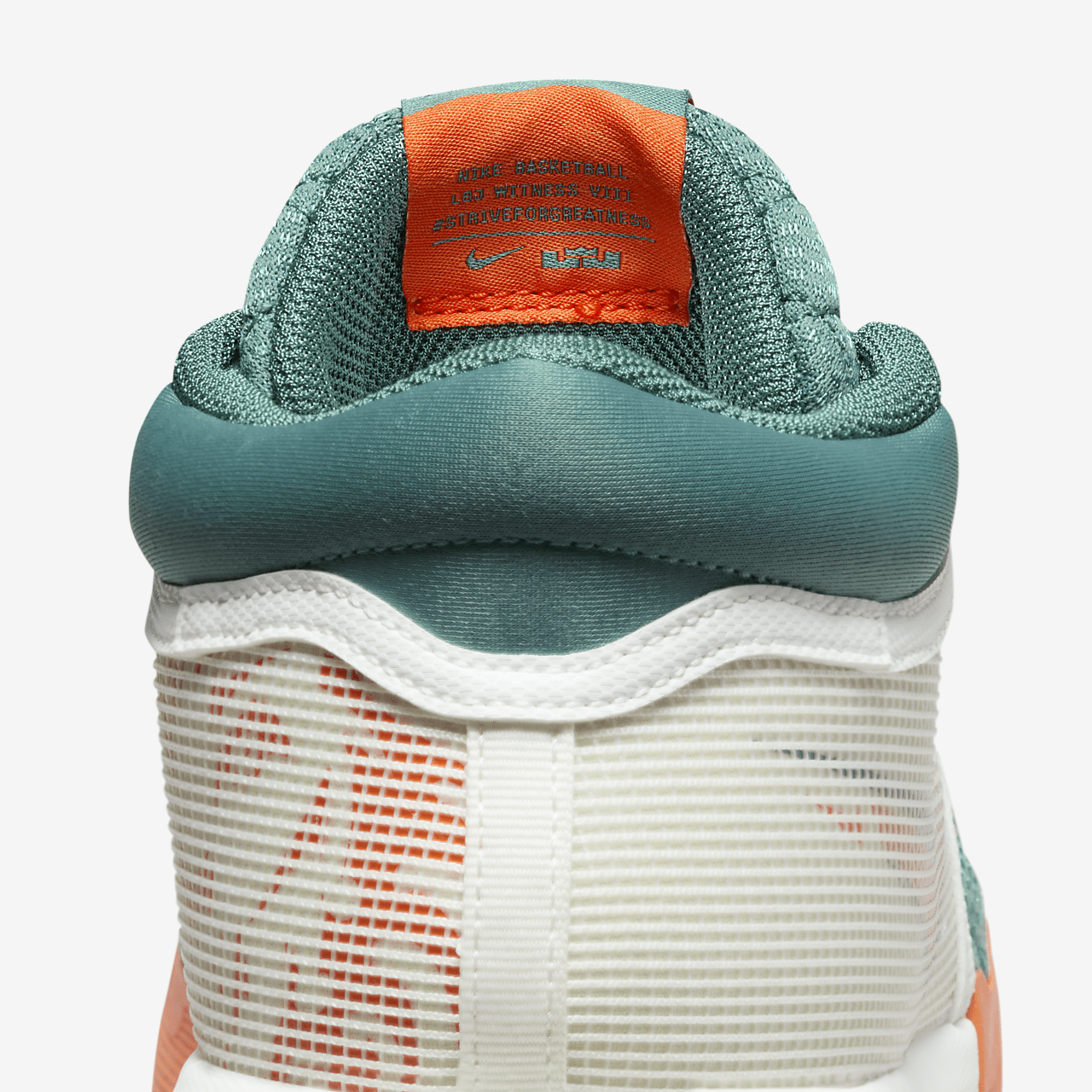 Nike LeBron sneaker Sail/Bicoastal/Campfire Orange/Safety Orange