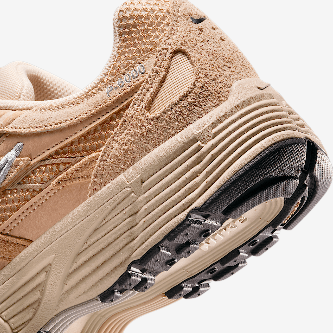 Nike P-6000 sneaker Hemp/Sanddrift/Metallic Silver/Zwart