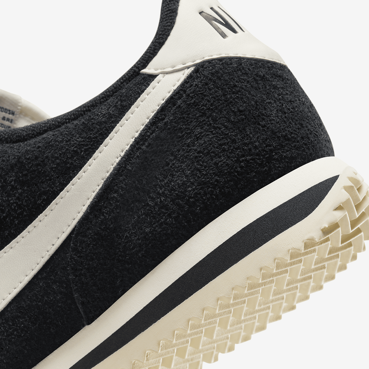 Nike 530 sneaker Zwart/Coconut Milk/Team Orange/Sail