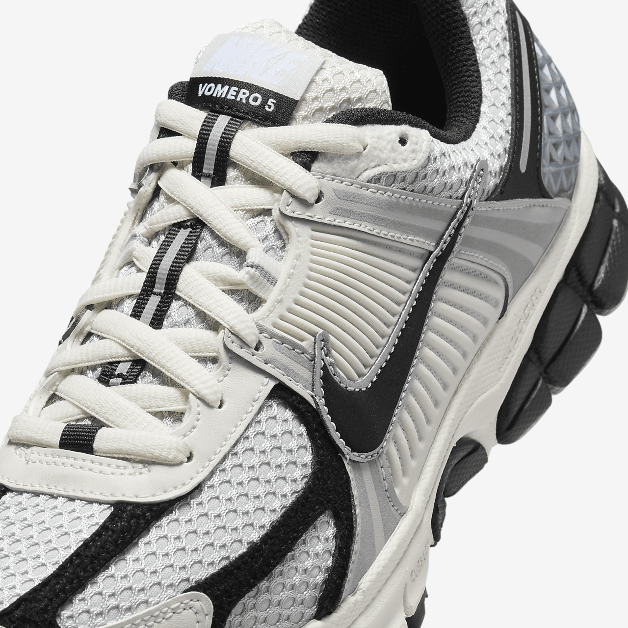 Nike Vomero sneaker Photon Dust/Phantom/Metallic Silver/Zwart