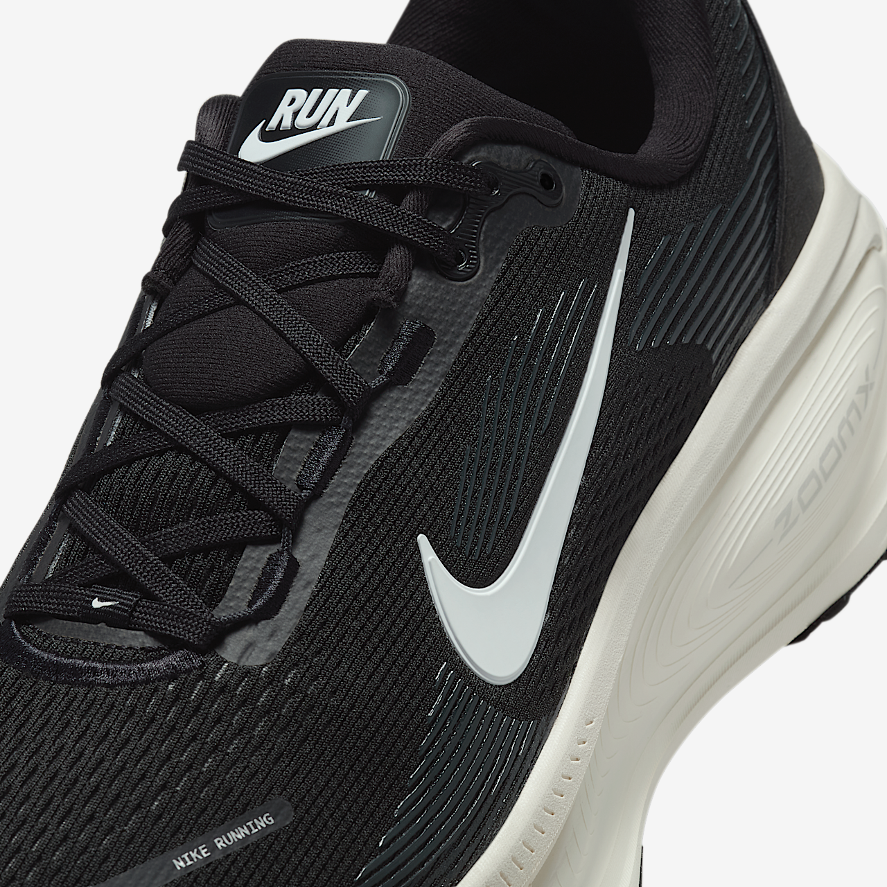 Nike Vomero sneaker Zwart/Coconut Milk/Light Iron Ore/Summit White