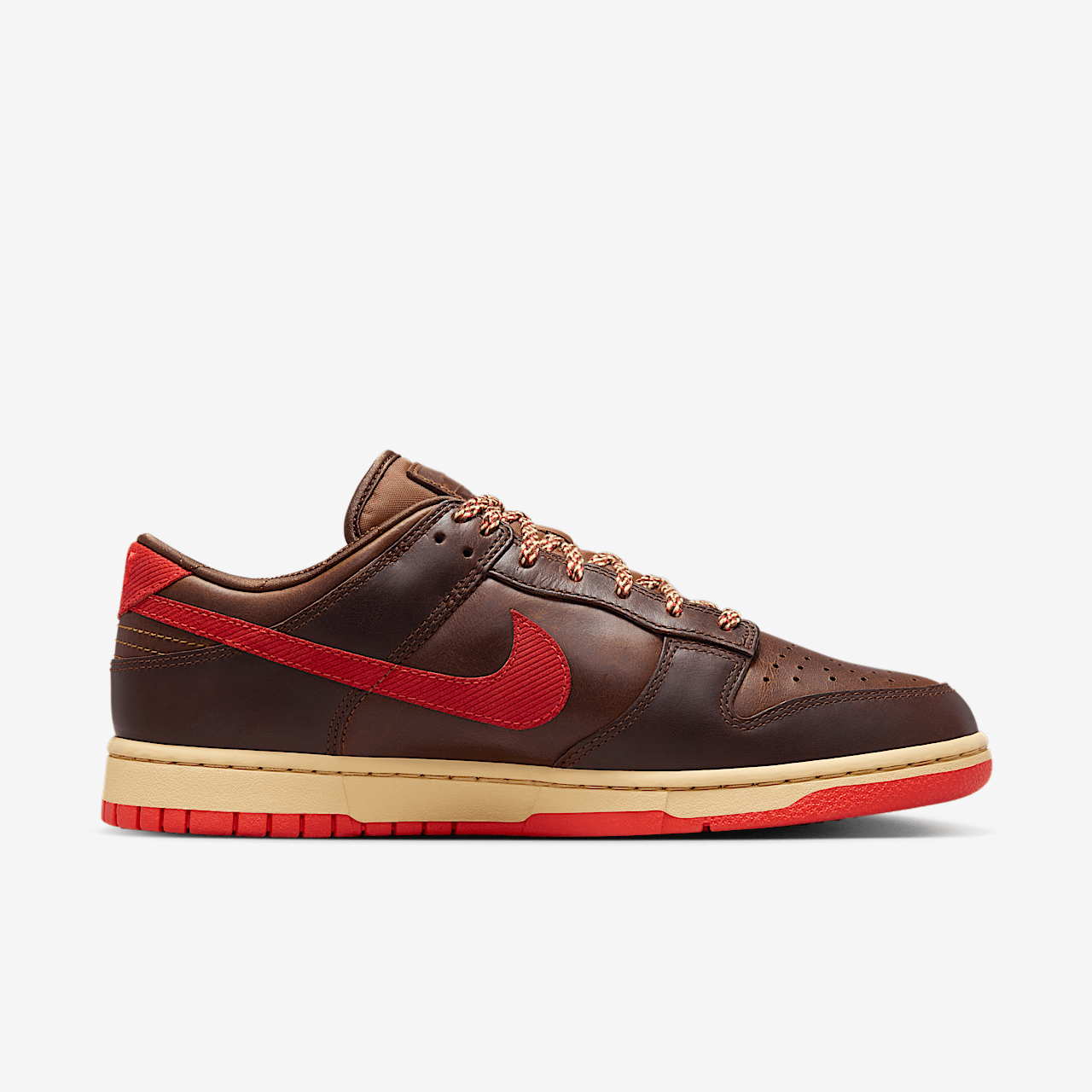 Nike Dunk Low sneaker Light British Tan/Sesame/Cacao Wow/Picante Red