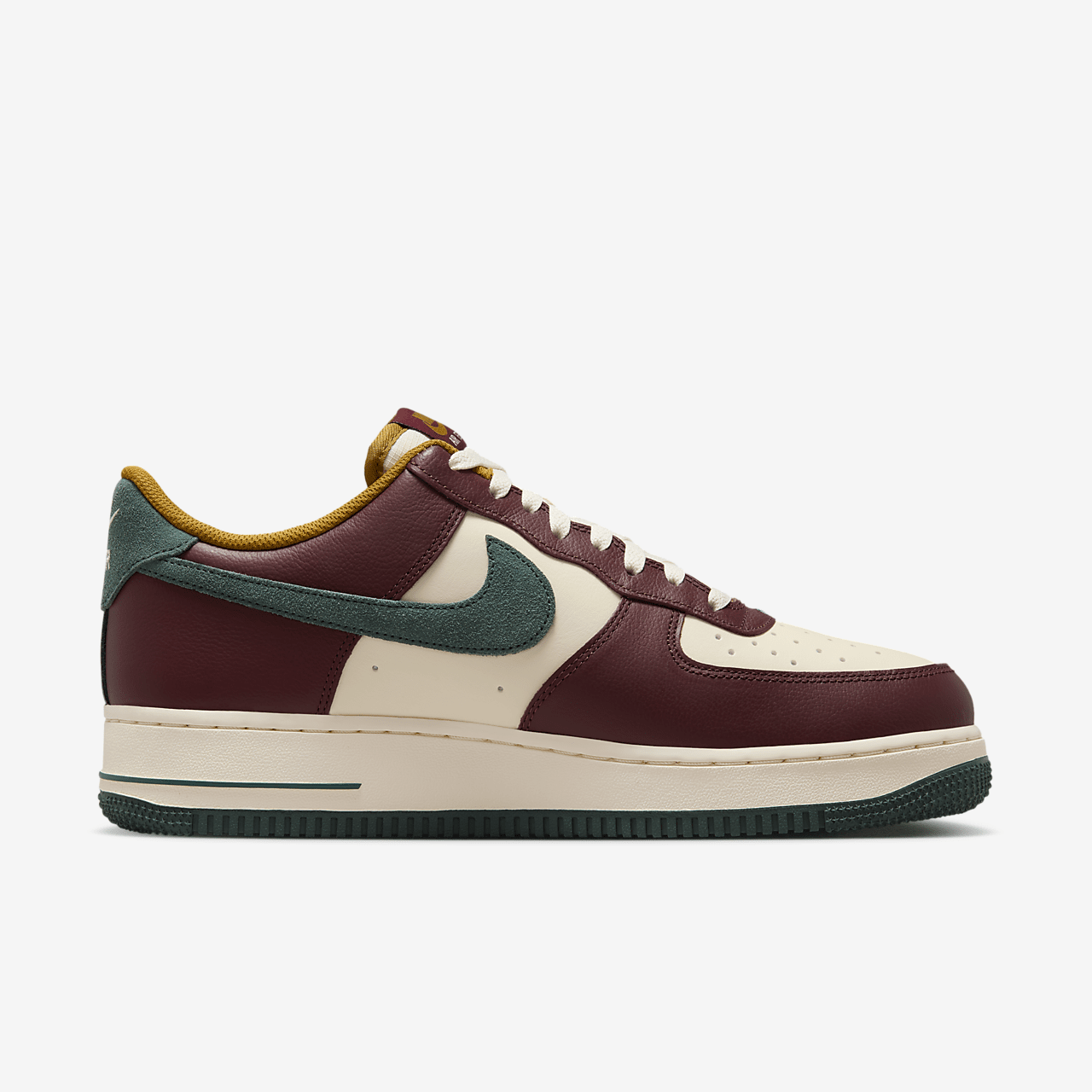 Nike Air Force 1 sneaker Coconut Milk/Dark Team Red/Bronzine/Vintage Green