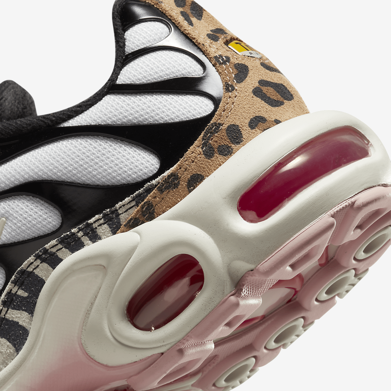 Nike Air Max Plus sneaker Medium Soft Pink/Zwart/Summit White/University Red