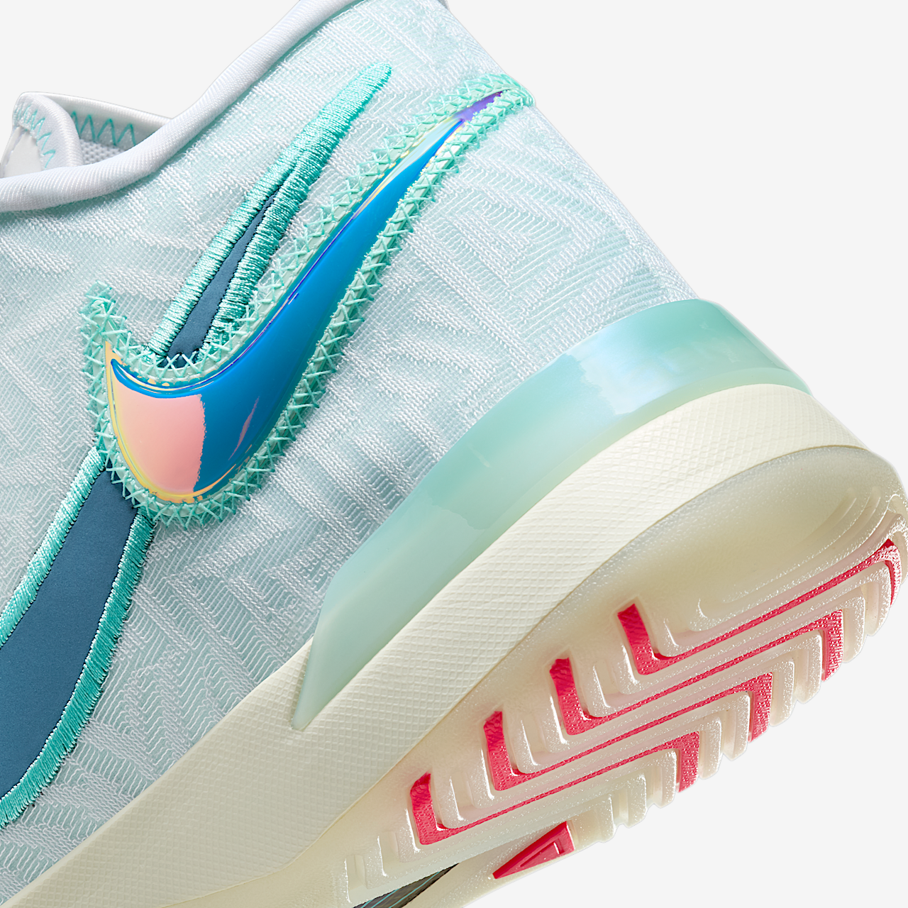 Nike LeBron sneaker Wit/Aurora Green/Siren Red/Aegean Storm