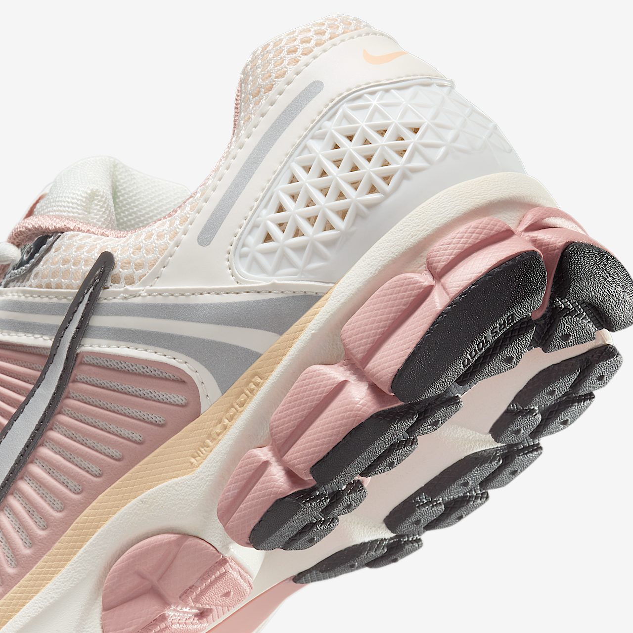 Nike Vomero sneaker Sail/Pearl White/Particle Pink/Sail