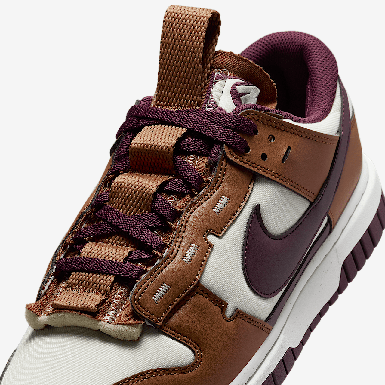 Nike Dunk Low sneaker Light British Tan/Coconut Milk/Sail/Burgundy Crush