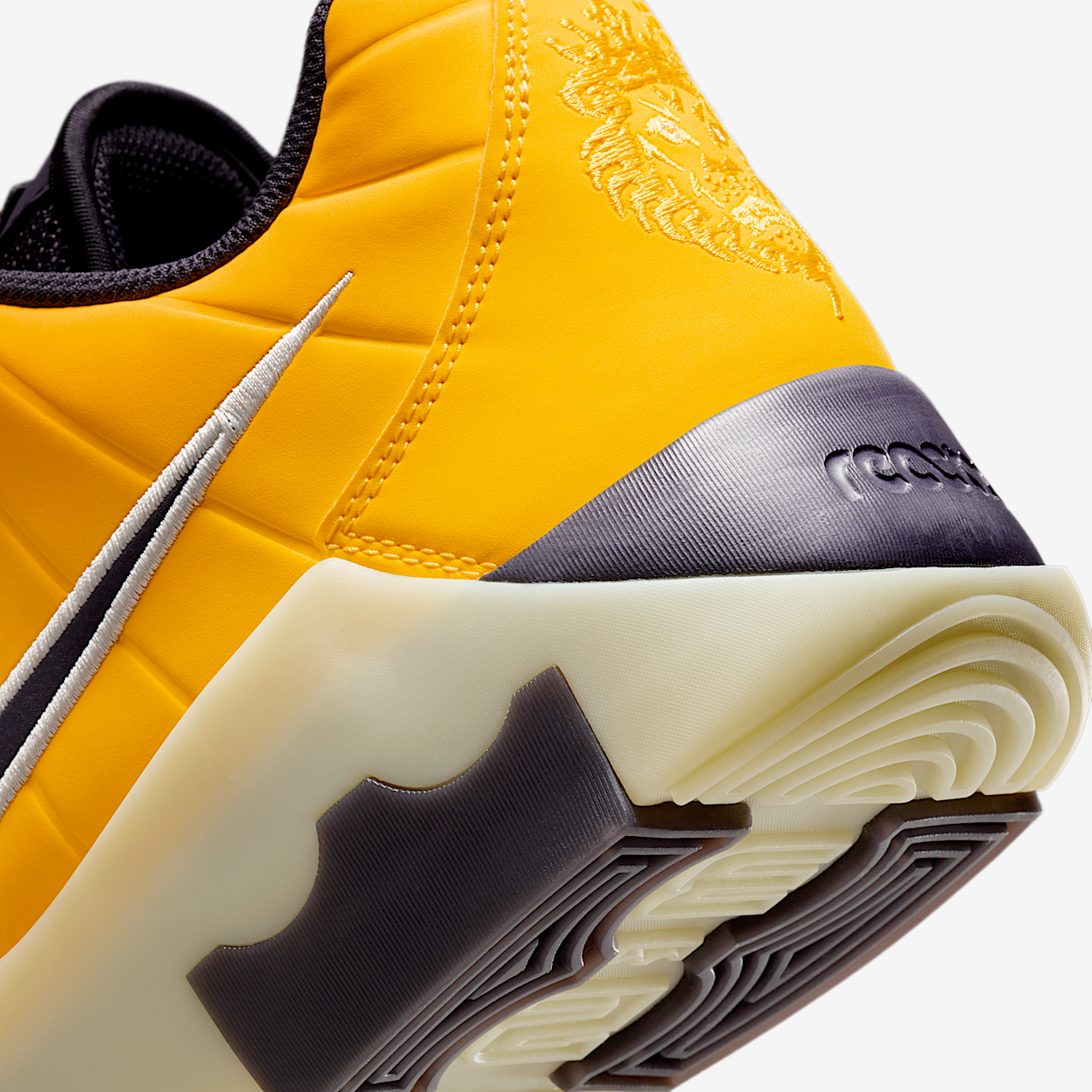 Nike LeBron sneaker Amarillo/Soft Yellow/Lilac/Cave Purple