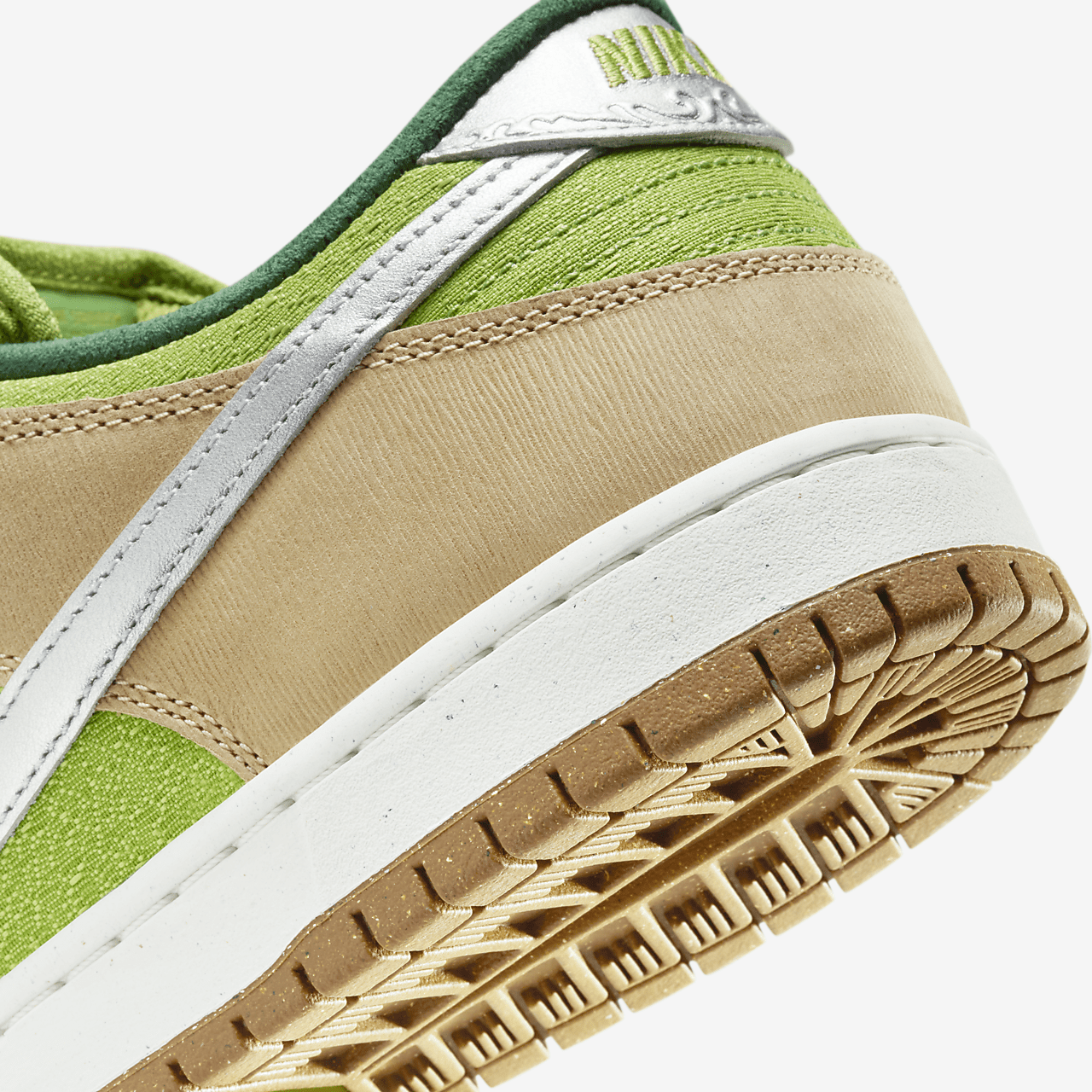 Nike Dunk Low sneaker Sesame/Pear/Fir/Metallic Silver