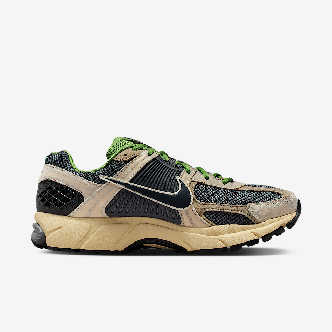 Nike Vomero sneaker Pale Ivory/Smoke Grey/Chlorophyll/Off Noir