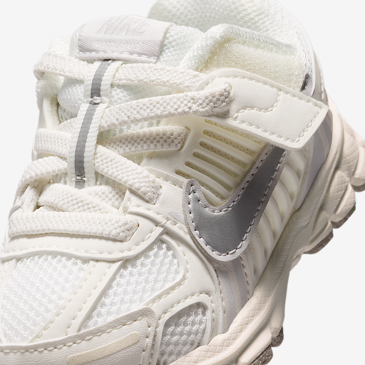 Nike Vomero sneaker Sail/Vast Grey/College Grey/Metallic Silver