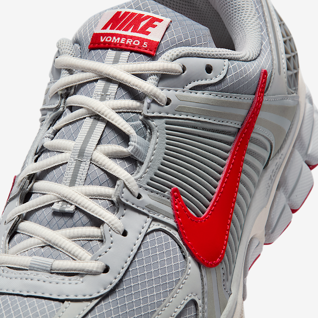 Nike Vomero sneaker Grey Fog/Particle Grey/Phantom/University Red
