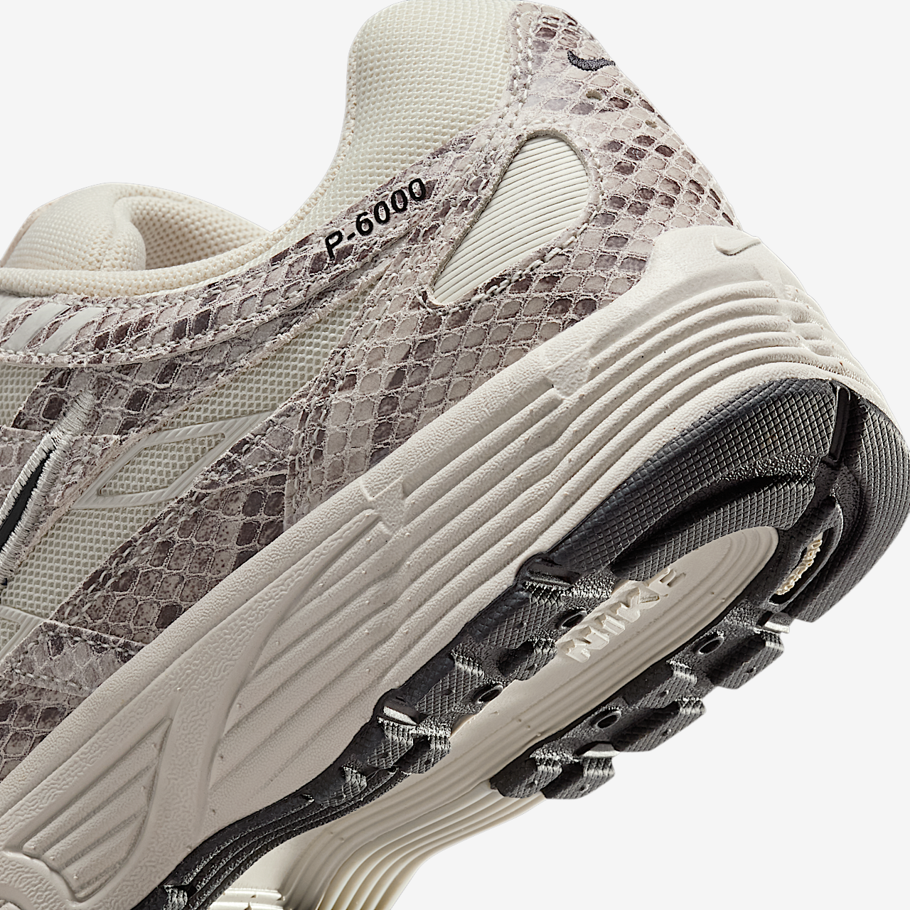 Nike P-6000 sneaker Light Bone/Zwart/Light Bone