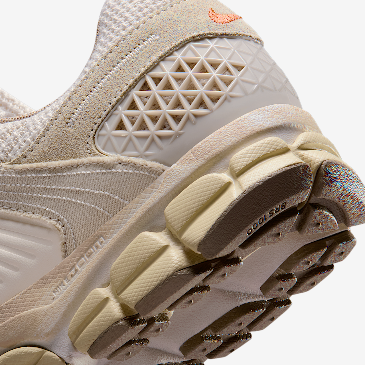 Nike Vomero sneaker Light Orewood Brown/Pale Ivory/College Grey/Khaki