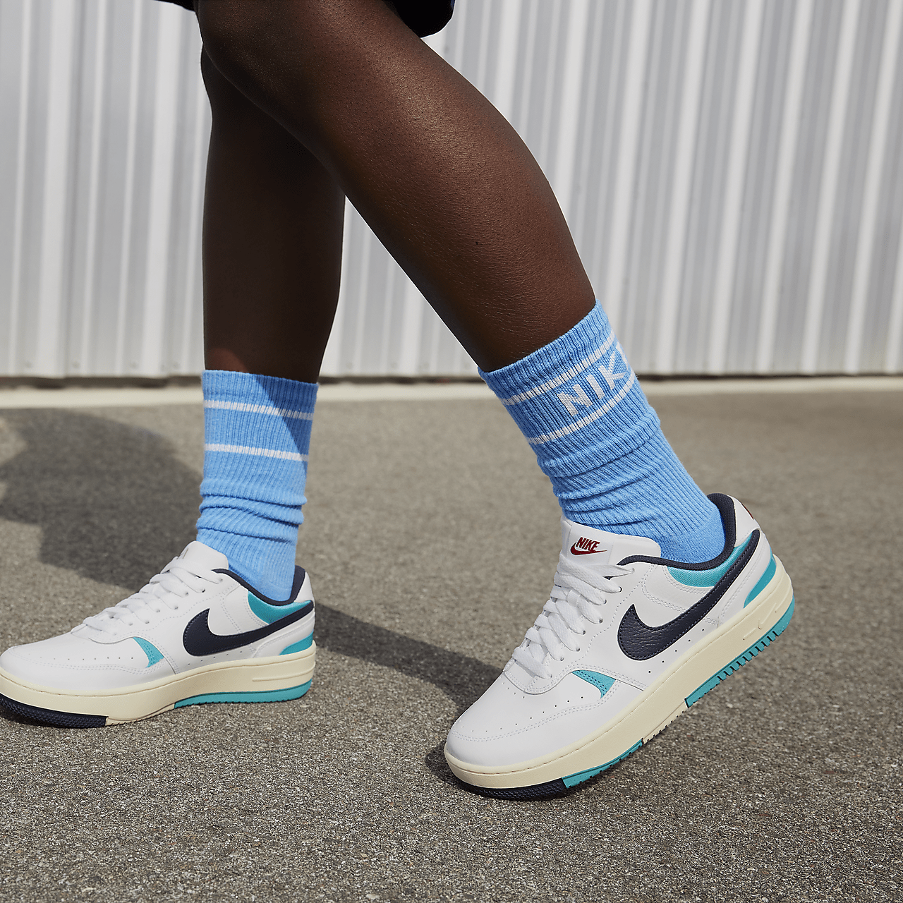 Nike  sneaker Dusty Cactus/Wit/Coconut Milk/Midnight Navy