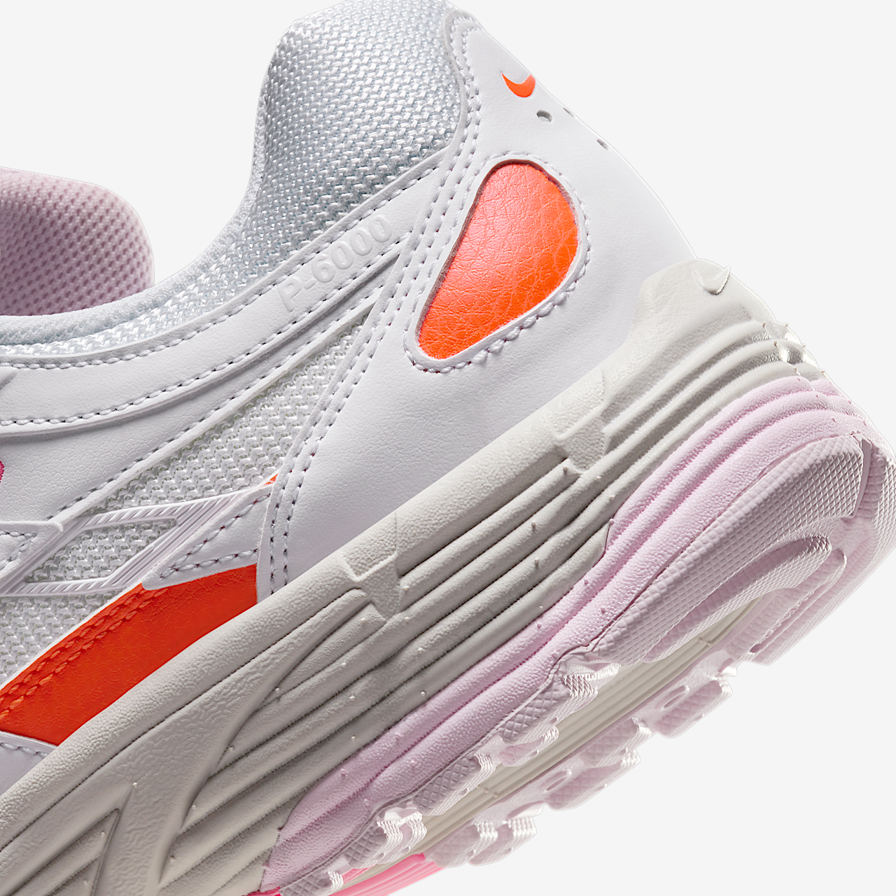 Nike P-6000 sneaker Wit/Hyper Crimson/Pink Foam/Digital Pink