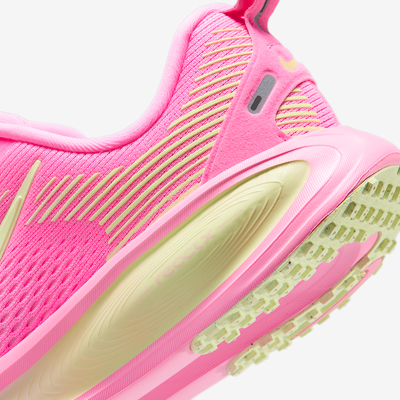 Nike Vomero sneaker Pink Spell/Pink Foam/Barely Volt