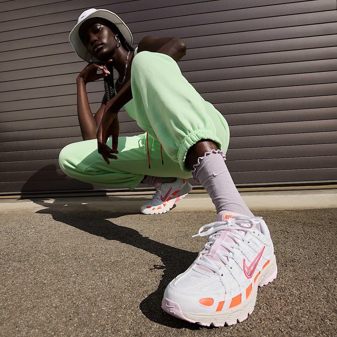 Nike P-6000 sneaker Wit/Hyper Crimson/Pink Foam/Digital Pink