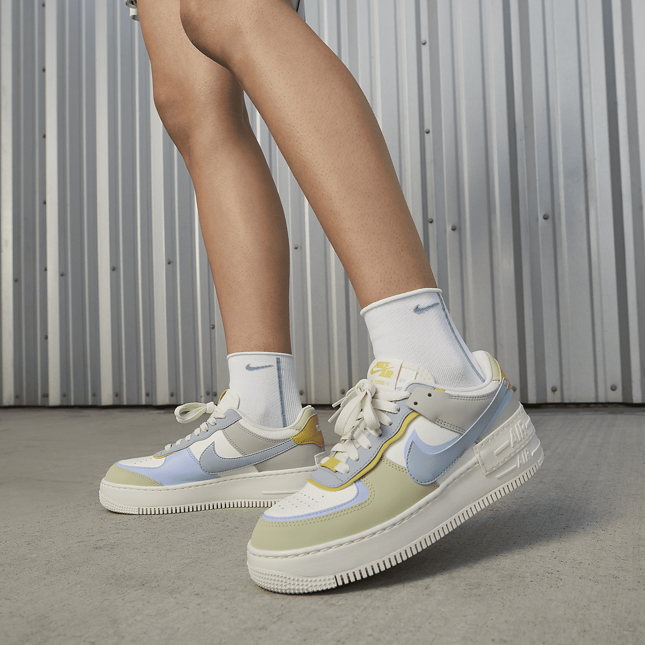 Nike  sneaker Sail/Light Marine/Olive Aura/Ocean Cube