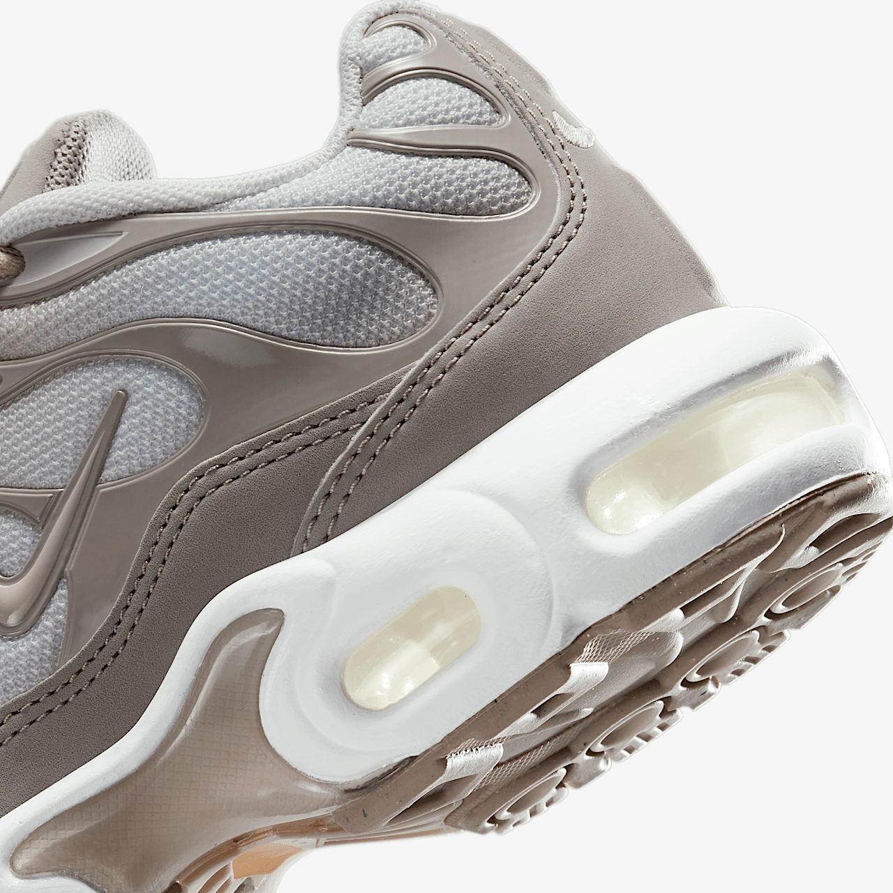 Nike Air Max Plus sneaker Photon Dust/Enigma Stone/Wit/Particle Rose