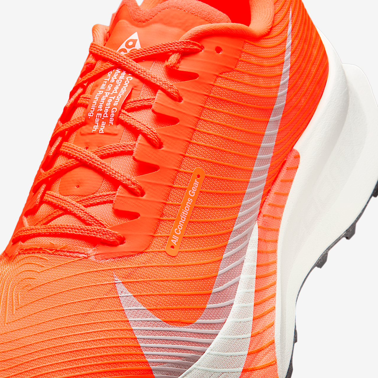 Nike ACG sneaker Hyper Crimson/Total Orange/Vivid Purple/Wit