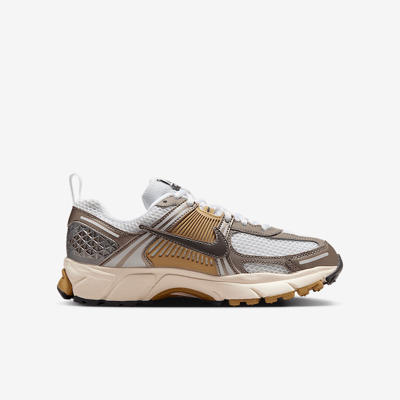 Nike Vomero sneaker Metallic Pewter/Parachute Beige/Wit/Medium Ash