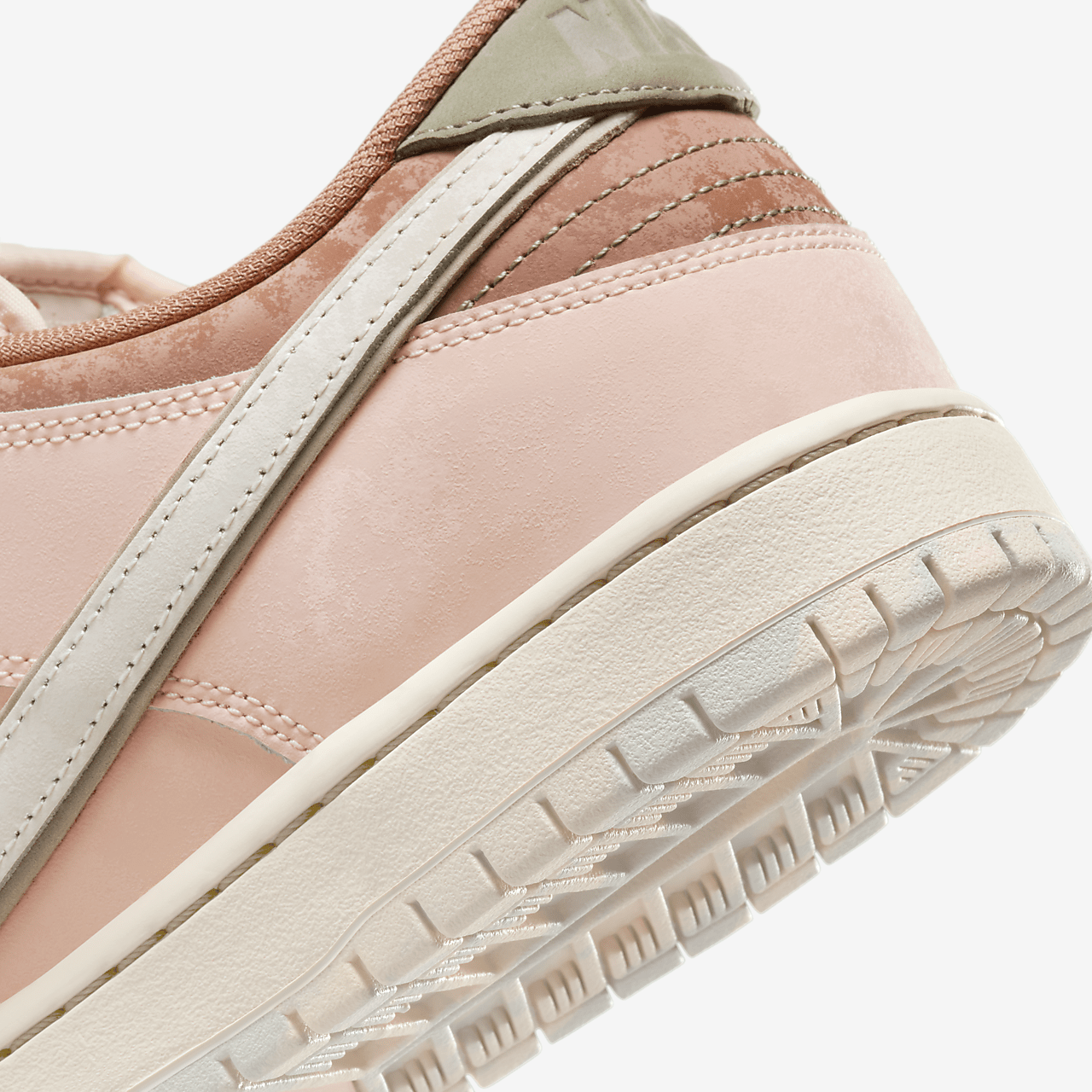 Nike Dunk Low sneaker Amber Brown/Crimson Tint/Hemp/Guava Ice