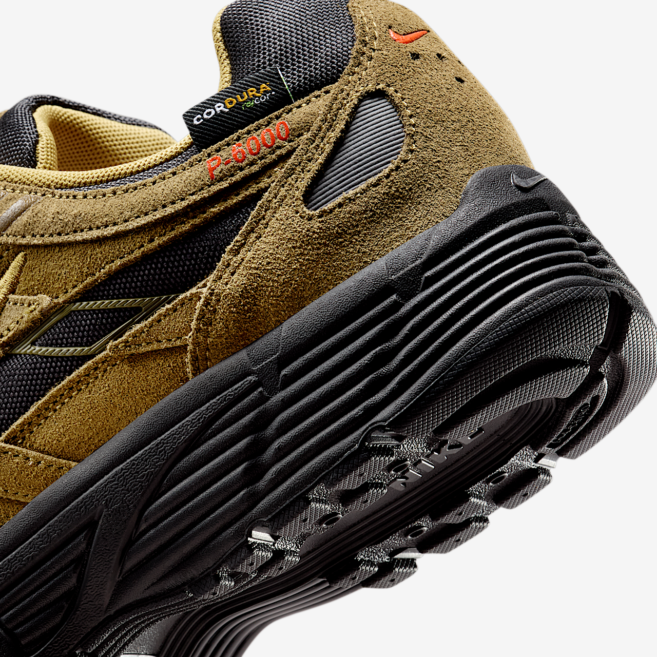 Nike P-6000 sneaker Olive Flak/Zwart/Quantum Moss/Picante Red
