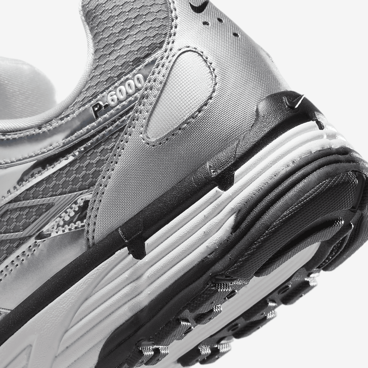 Nike P-6000 sneaker Metallic Silver/Sail/Zwart/Metallic Silver