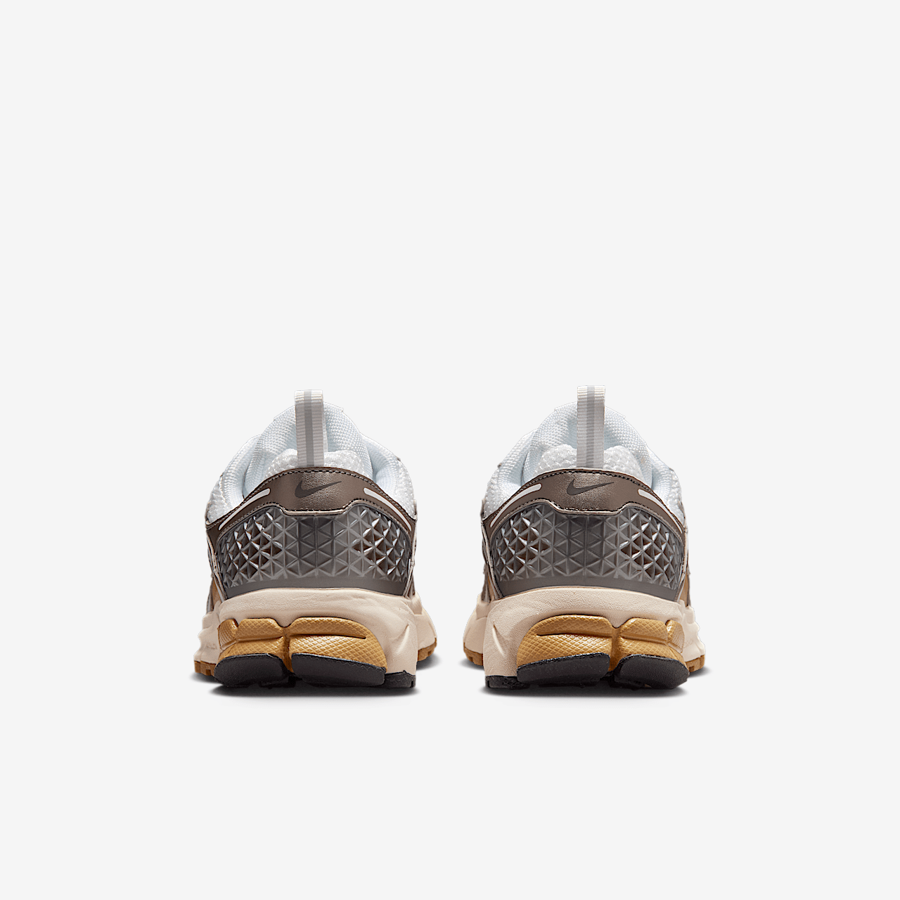 Nike Vomero sneaker Metallic Pewter/Parachute Beige/Wit/Medium Ash