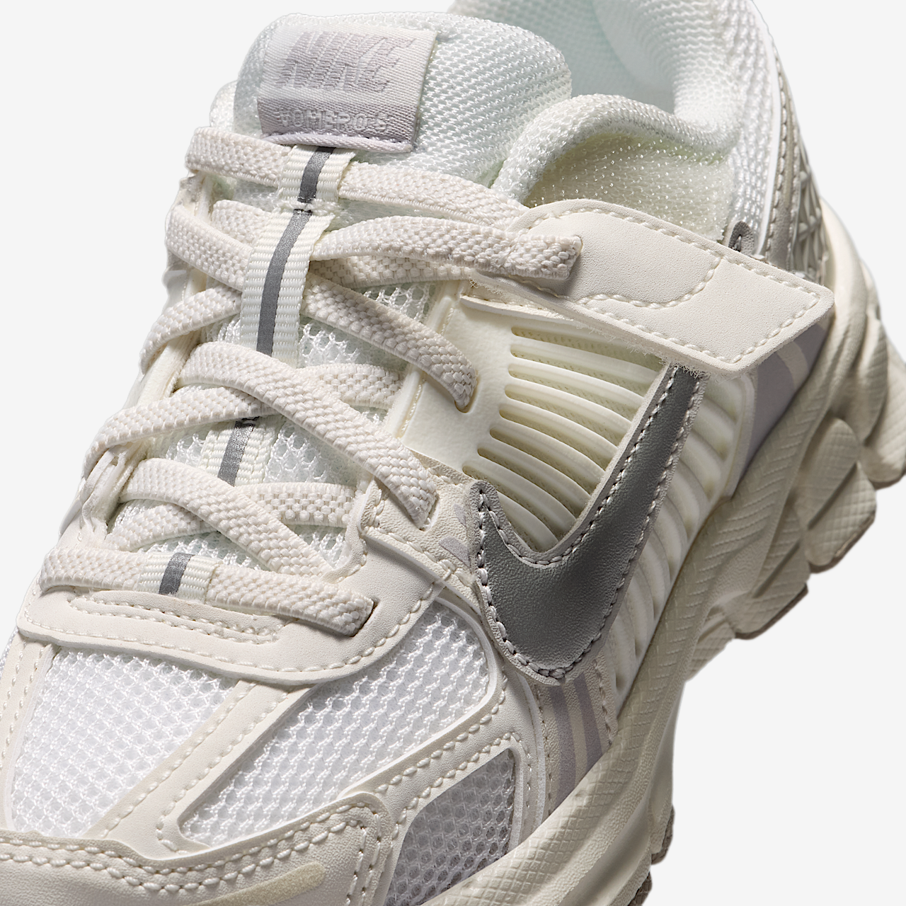 Nike Vomero sneaker Sail/Vast Grey/College Grey/Metallic Silver