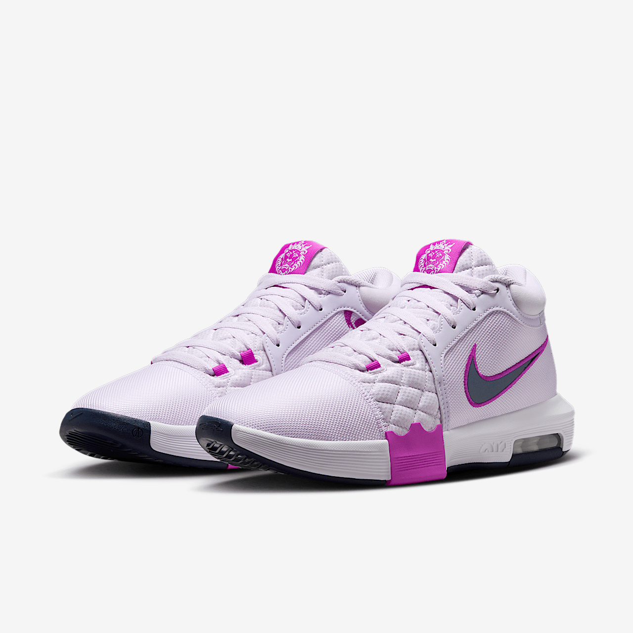 Nike LeBron sneaker Barely Grape/Hyper Violet/Light Bone/Obsidian