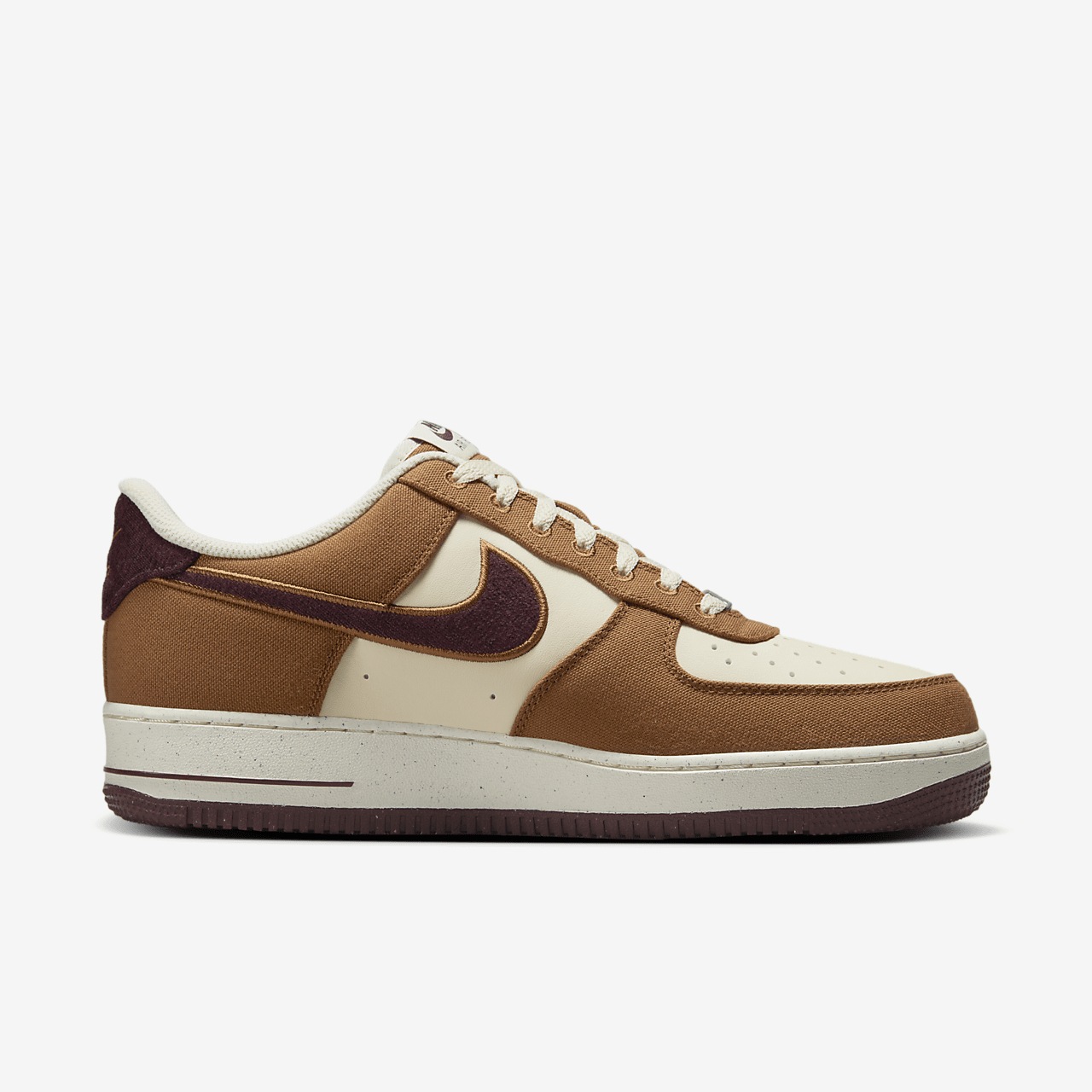 Nike Air Force 1 sneaker Light British Tan/Coconut Milk/Gum Dark Brown/Burgundy Crush