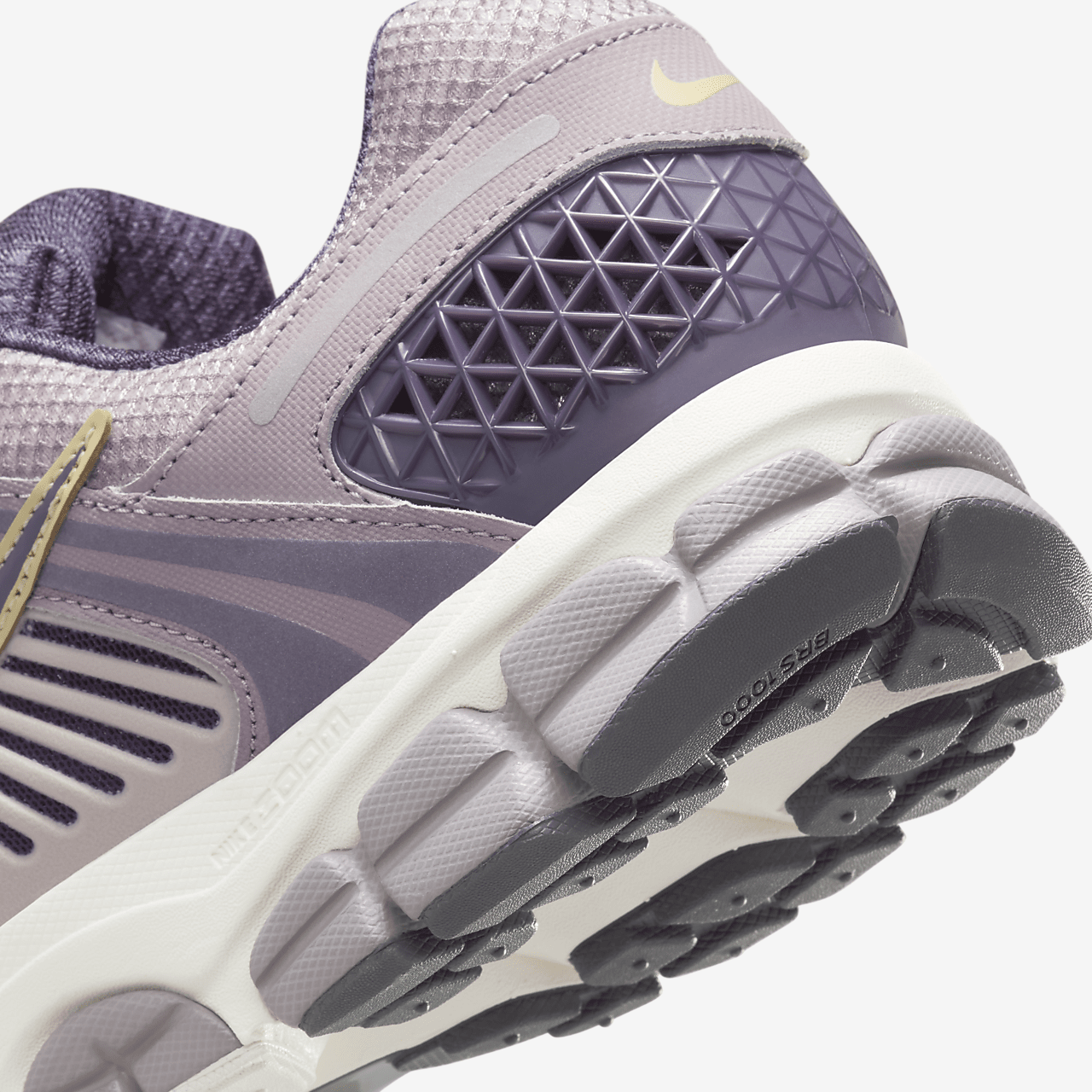 Nike  sneaker Platinum Violet/Light Violet Ore/Team Gold/Dark Raisin