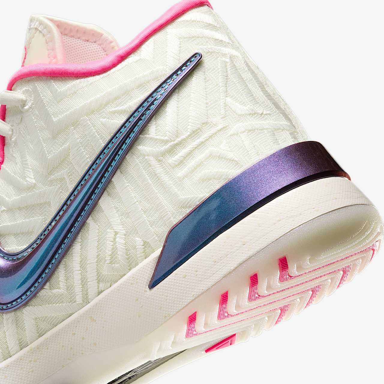 Nike LeBron sneaker Sail/Pale Ivory/Wit/Hyper Pink