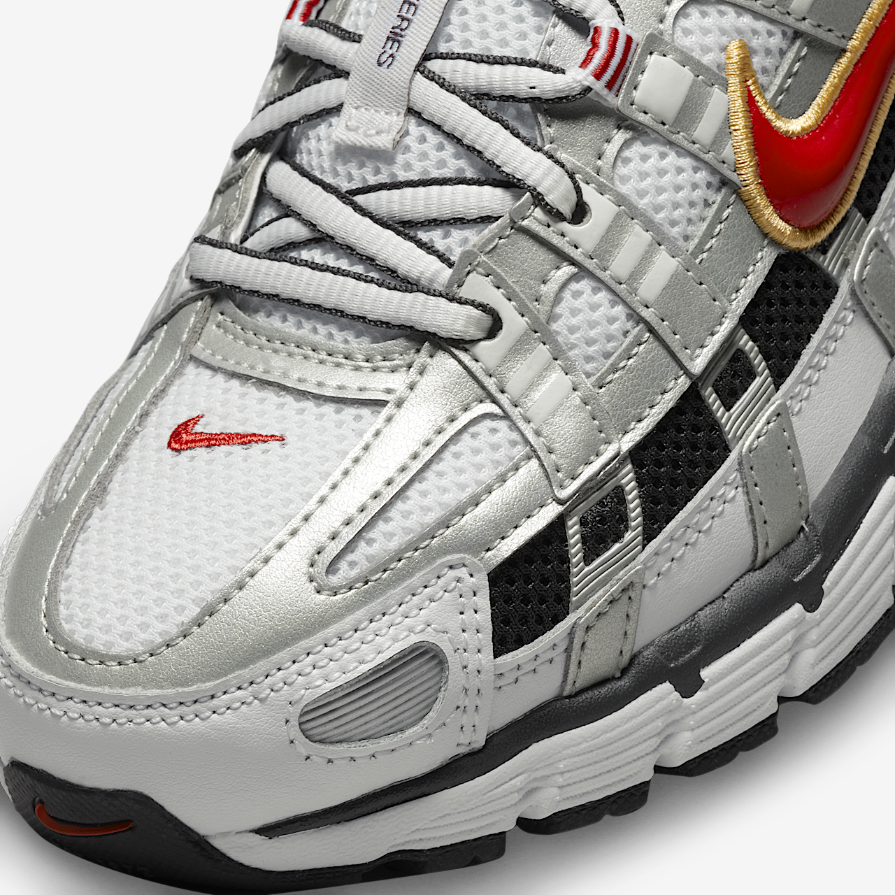 Nike P-6000 sneaker Wit/Metallic Platinum/Dark Charcoal/Varsity Red