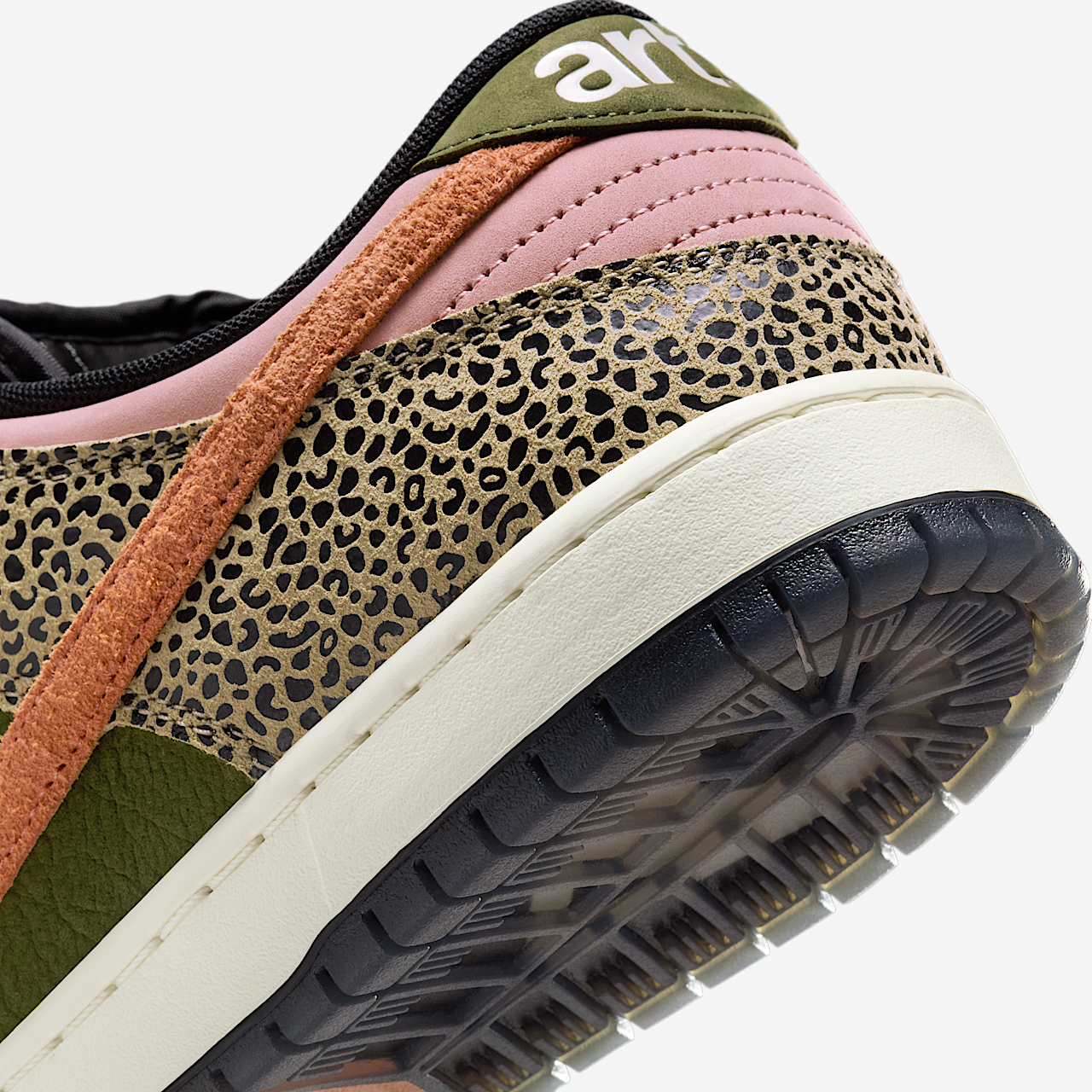 Nike Dunk Low sneaker Khaki/Rough Green/Rust Pink/Amber Brown